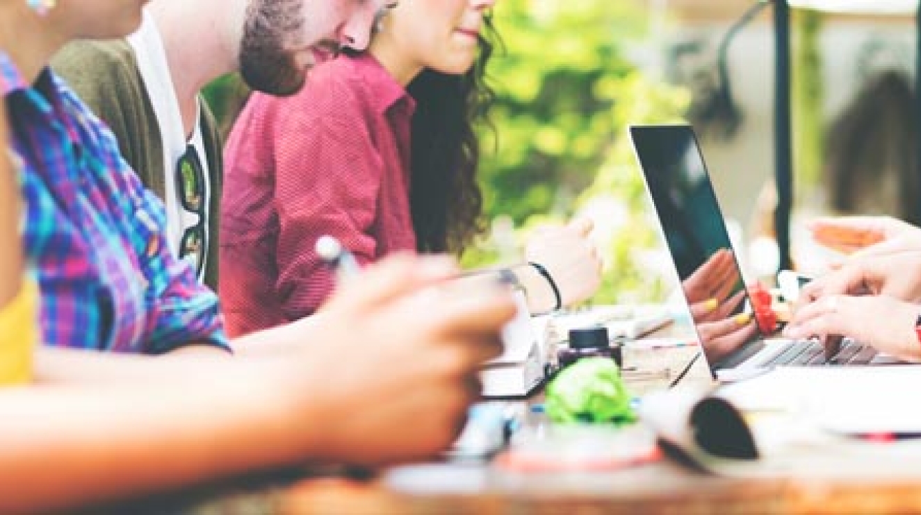 Bachelor en alternance 2025 : formation rémunérée et tremplin vers l’emploi