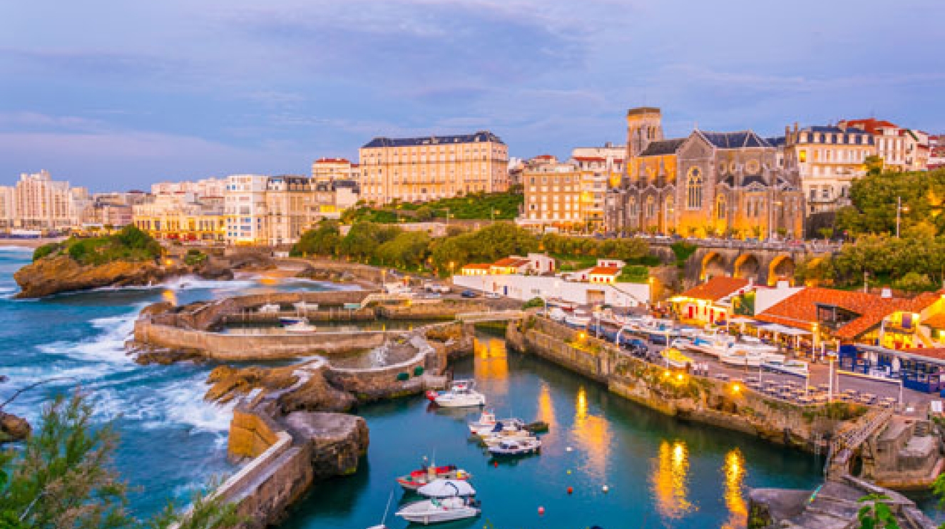 Faire un mastère à Biarritz, entre océan et opportunités professionnelles