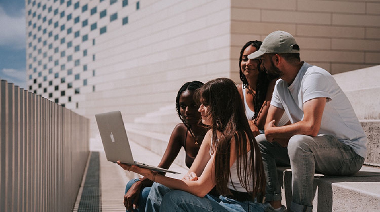 Se former aux métiers du numérique après le bac : BUT MMI ou Bachelor digital