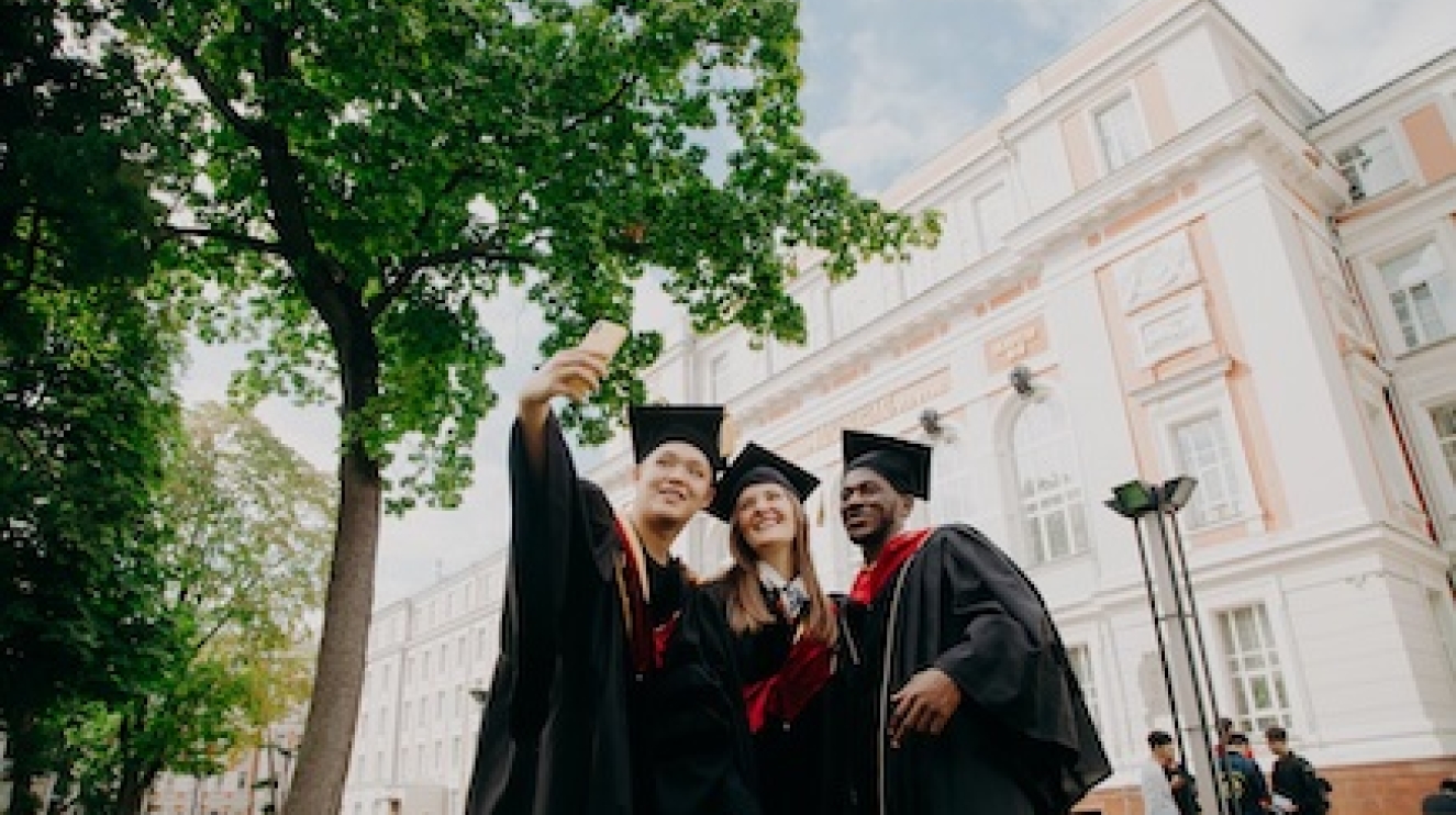 Qu’est-ce qu’un bachelor ? Définition et débouchés