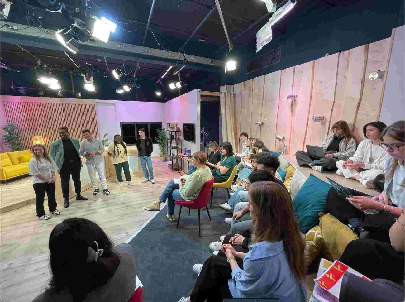 Les Mastère 1ère année sur le plateau de TV Rennes