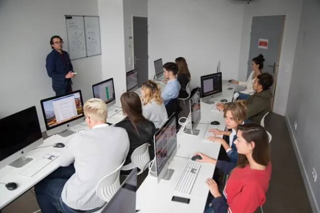 Bachelor web ou Licence web ? — école au campus Digital Campus de Montpellier